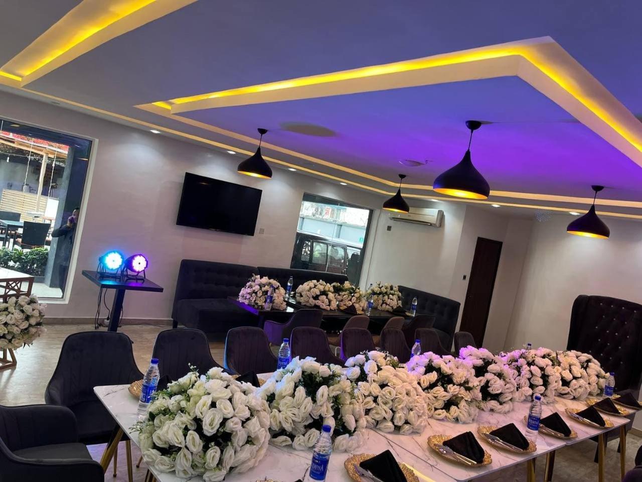 His Dulce Apartments Lagos Exterior photo