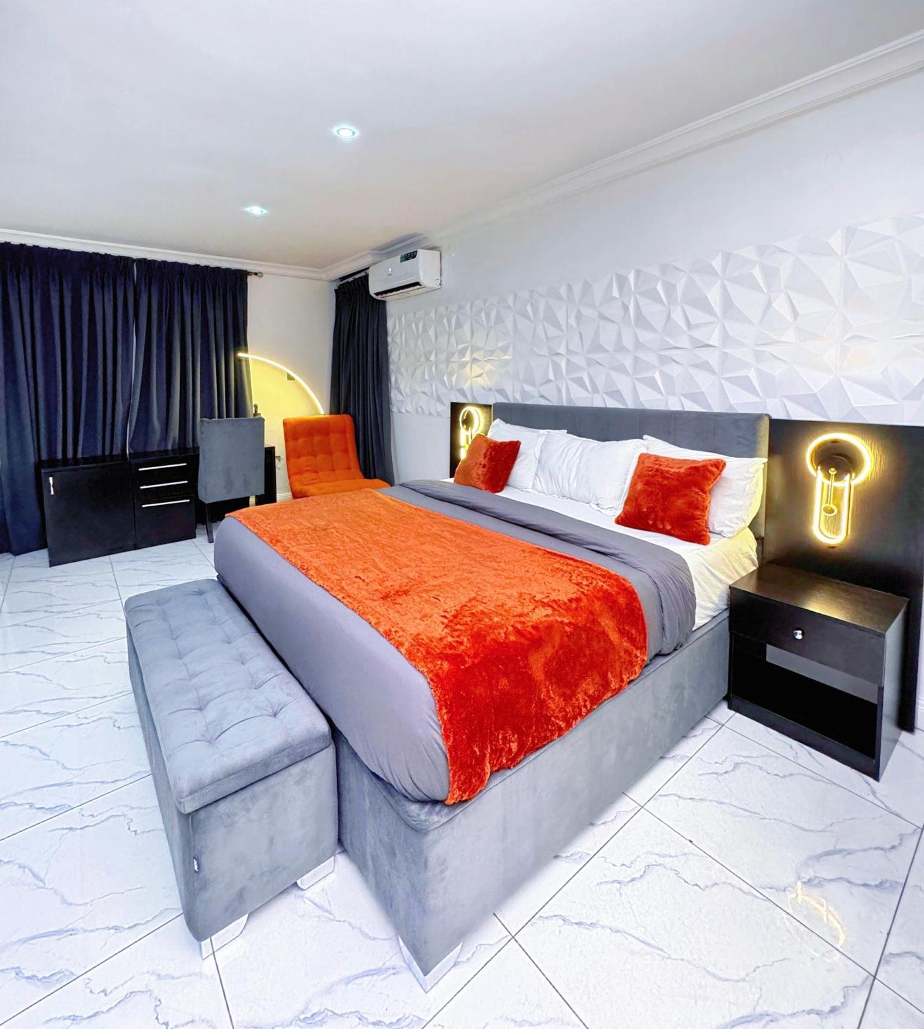 His Dulce Apartments Lagos Exterior photo